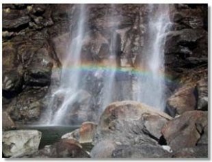 Arcobaleno alla cascata dell'Acqua Fraggia. Foto D.Discacciati 2001.