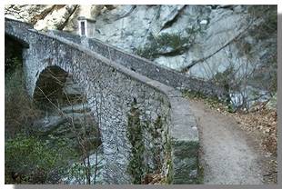 Il ponte sul torrente Ladrogno. Foto di M.  Dei Cas